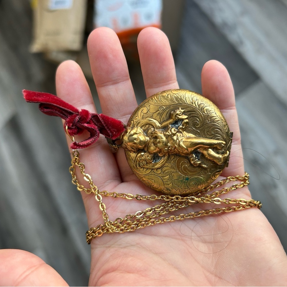Vintage 1920 Gold Locket with Chain and featuring Angel
